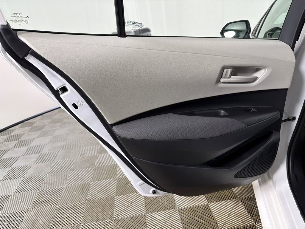Used 2025 Toyota Corolla LE image 21