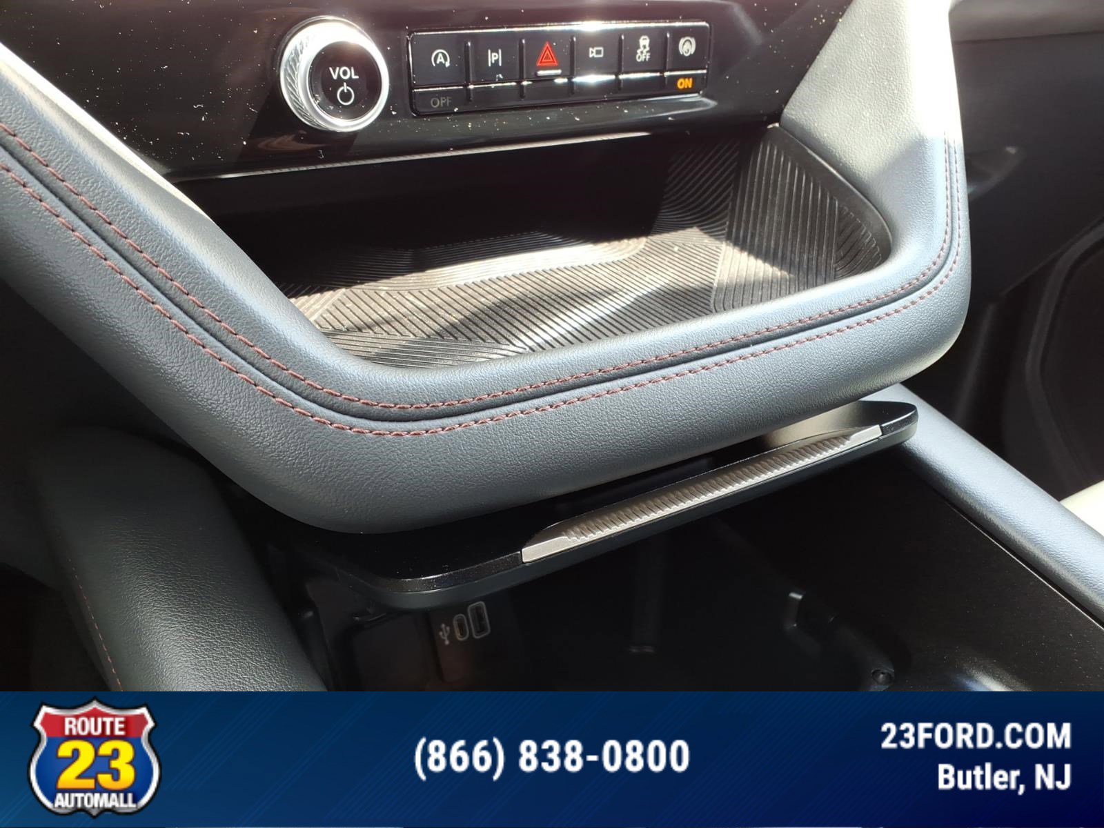 Certified 2025 Ford Explorer Active w/ Active Comfort Package AWD/4WD image 19