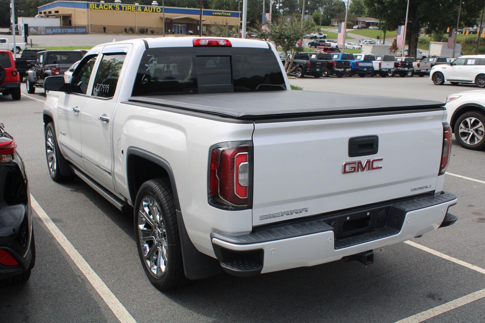 Used 2017 GMC Sierra 1500 Denali w/ Denali Ultimate Package AWD/4WD image 8