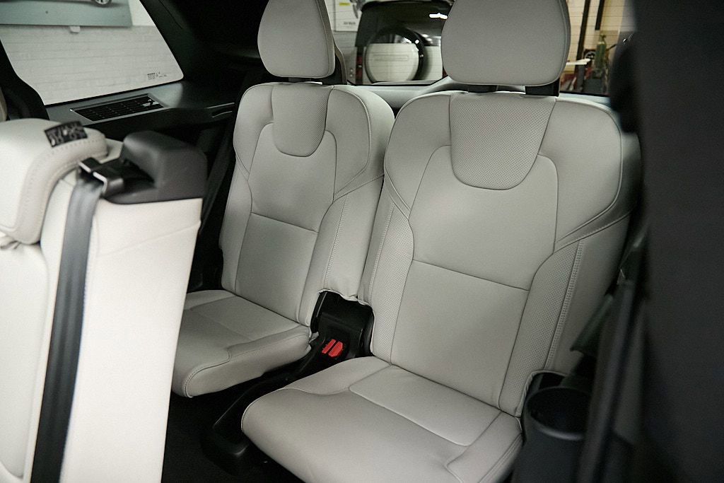 Used 2022 Volvo XC90 T8 R-Design image 26
