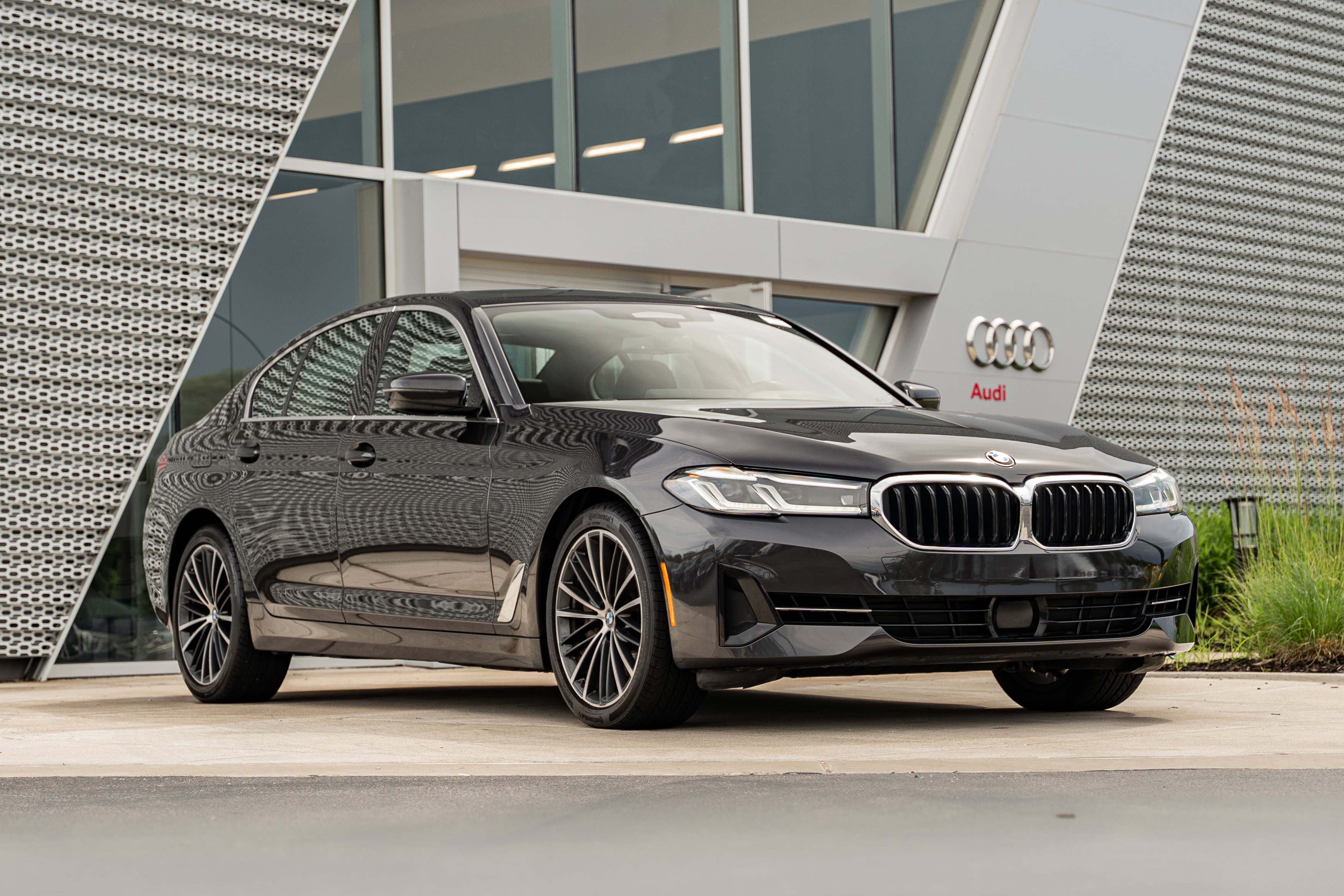 Used 2023 BMW 540i xDrive w/ Premium Package AWD/4WD image 1