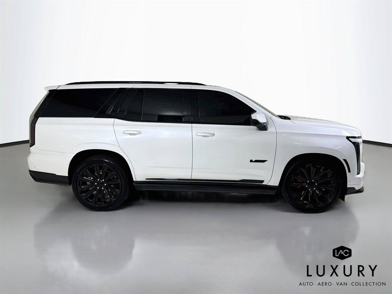 Used 2025 Cadillac Escalade V AWD/4WD image 5