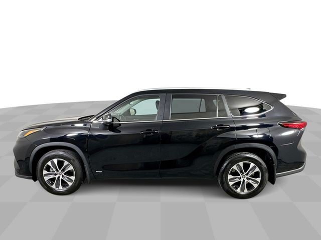 Used 2023 Toyota Highlander XLE AWD/4WD image 5