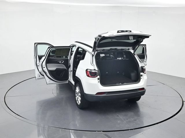Used 2023 Jeep Compass Latitude AWD/4WD image 41