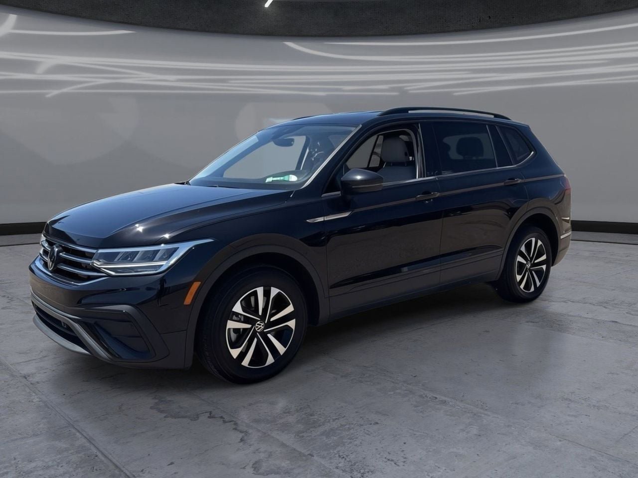 Used 2024 Volkswagen Tiguan S FWD image 3