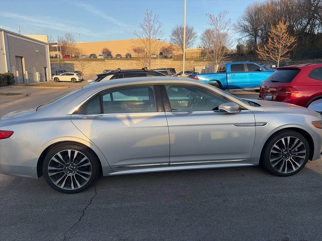 Used 2018 Lincoln Continental Select image 7