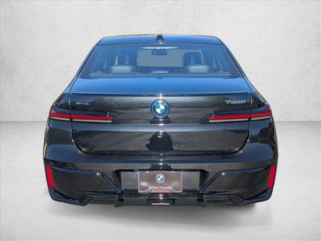 New 2026 BMW 750e xDrive image 7