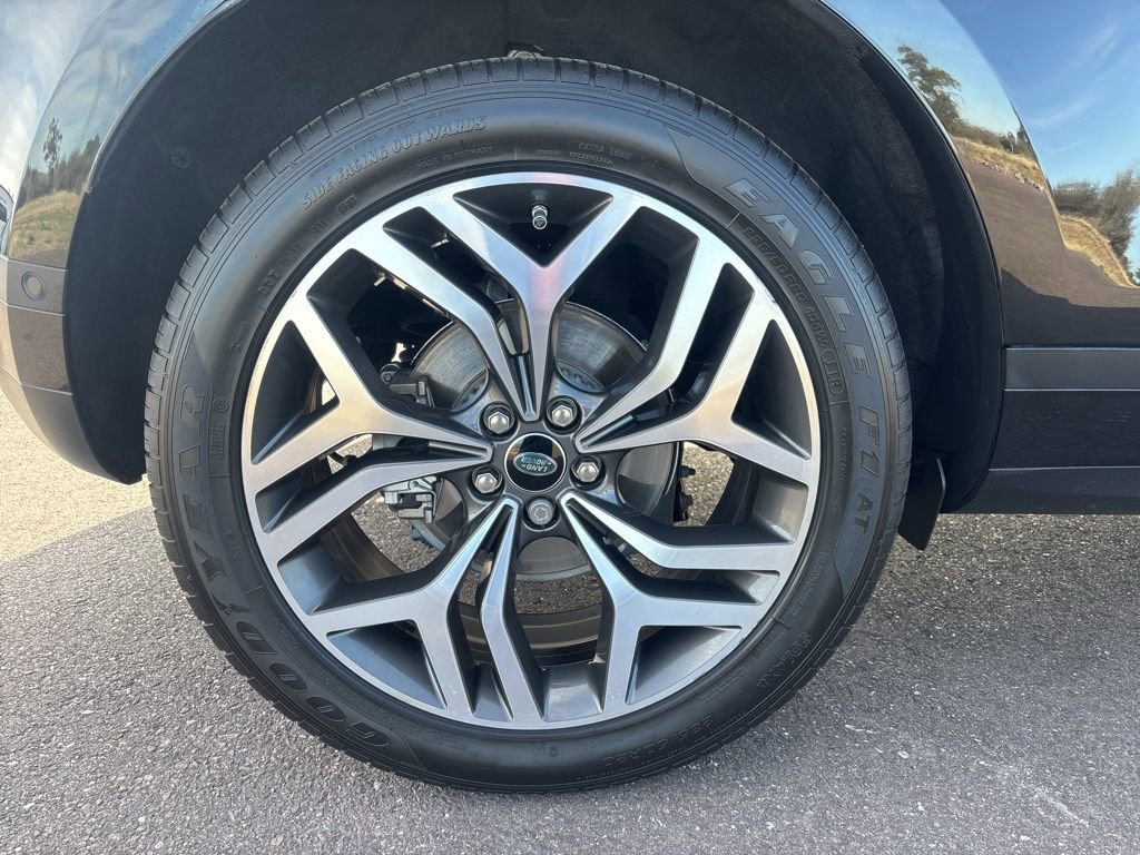 Used 2020 Land Rover Range Rover Evoque SE image 28