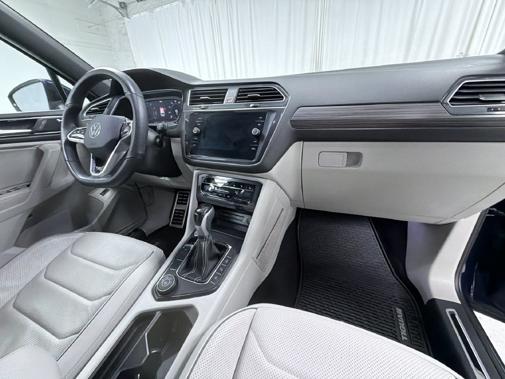 Used 2023 Volkswagen Tiguan SEL R-Line AWD/4WD image 10