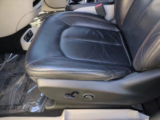 Used 2017 Chrysler Pacifica Touring-L image 15