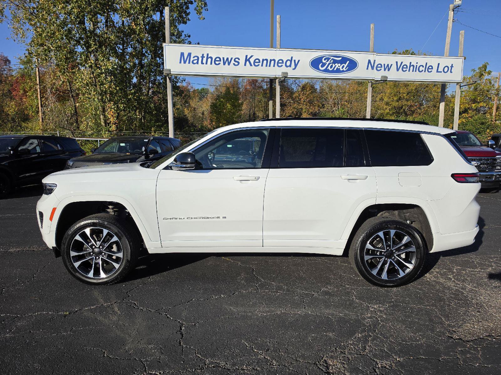 Used 2024 Jeep Grand Cherokee L Overland AWD/4WD image 2