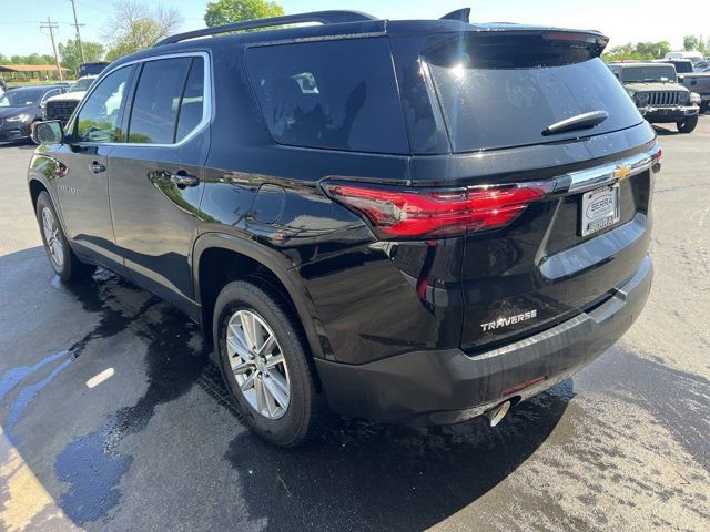 Used 2023 Chevrolet Traverse LT image 3