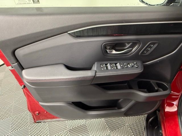 Used 2025 Honda Pilot Black Edition image 14