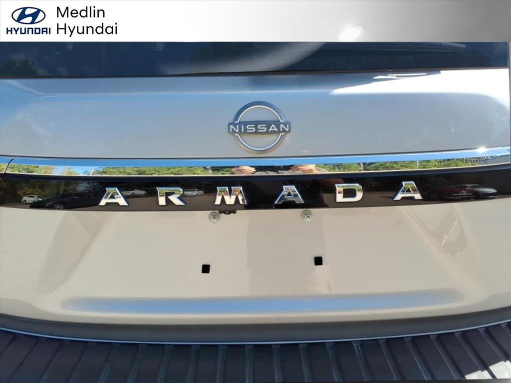 Used 2024 Nissan Armada SL w/ Captain's Chairs Package image 5