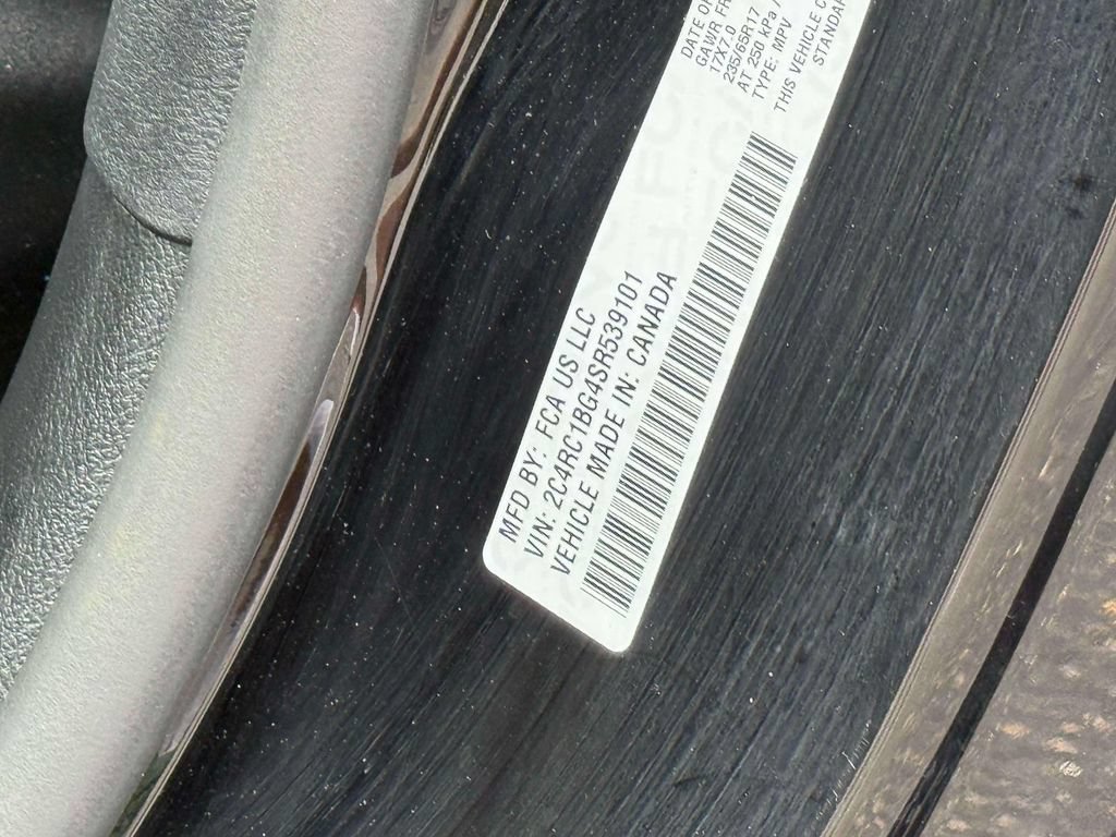 Used 2025 Chrysler Pacifica Select FWD image 18