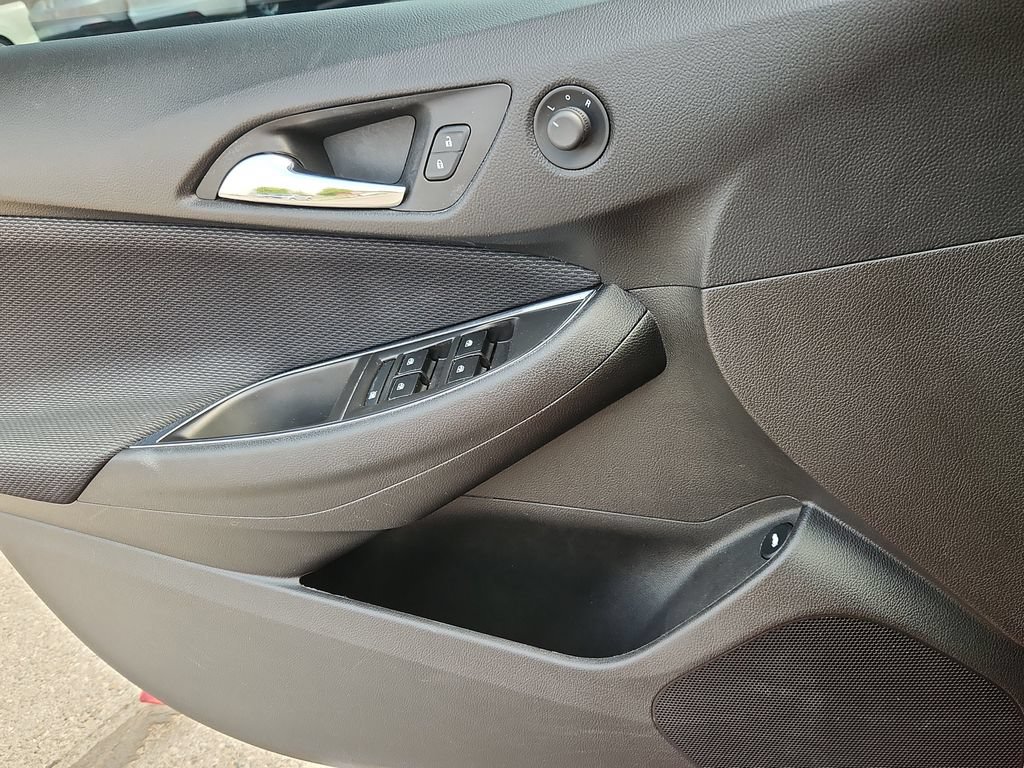 Used 2018 Chevrolet Cruze LT w/ Convenience Package FWD image 9