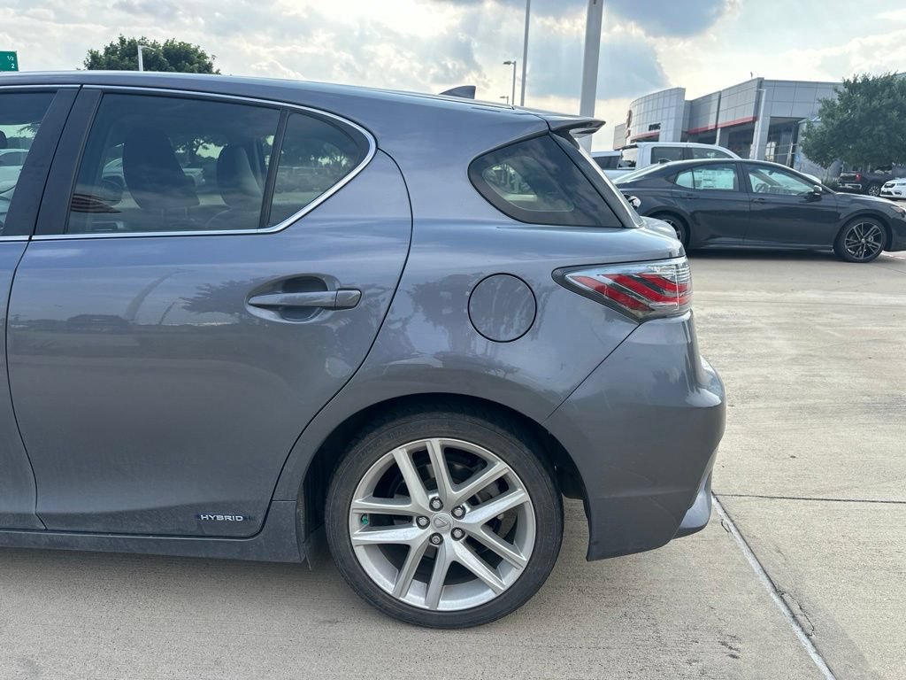 Used 2017 Lexus CT 200h w/ Accessory Package 2 FWD image 7