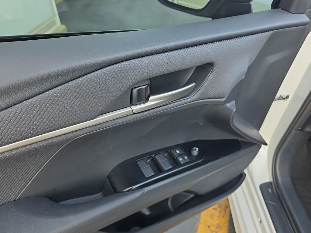 Used 2025 Toyota Camry SE image 15