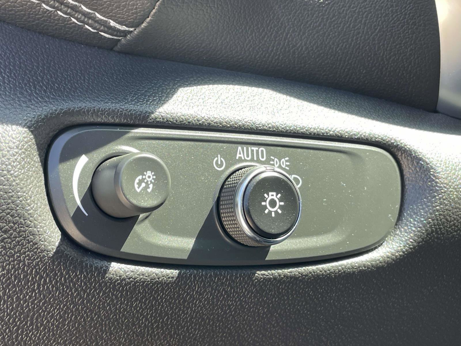 Used 2023 Chevrolet Blazer LT w/ Convenience Package image 17