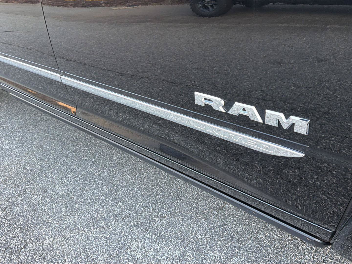 Used 2024 RAM 3500 Limited AWD/4WD image 5