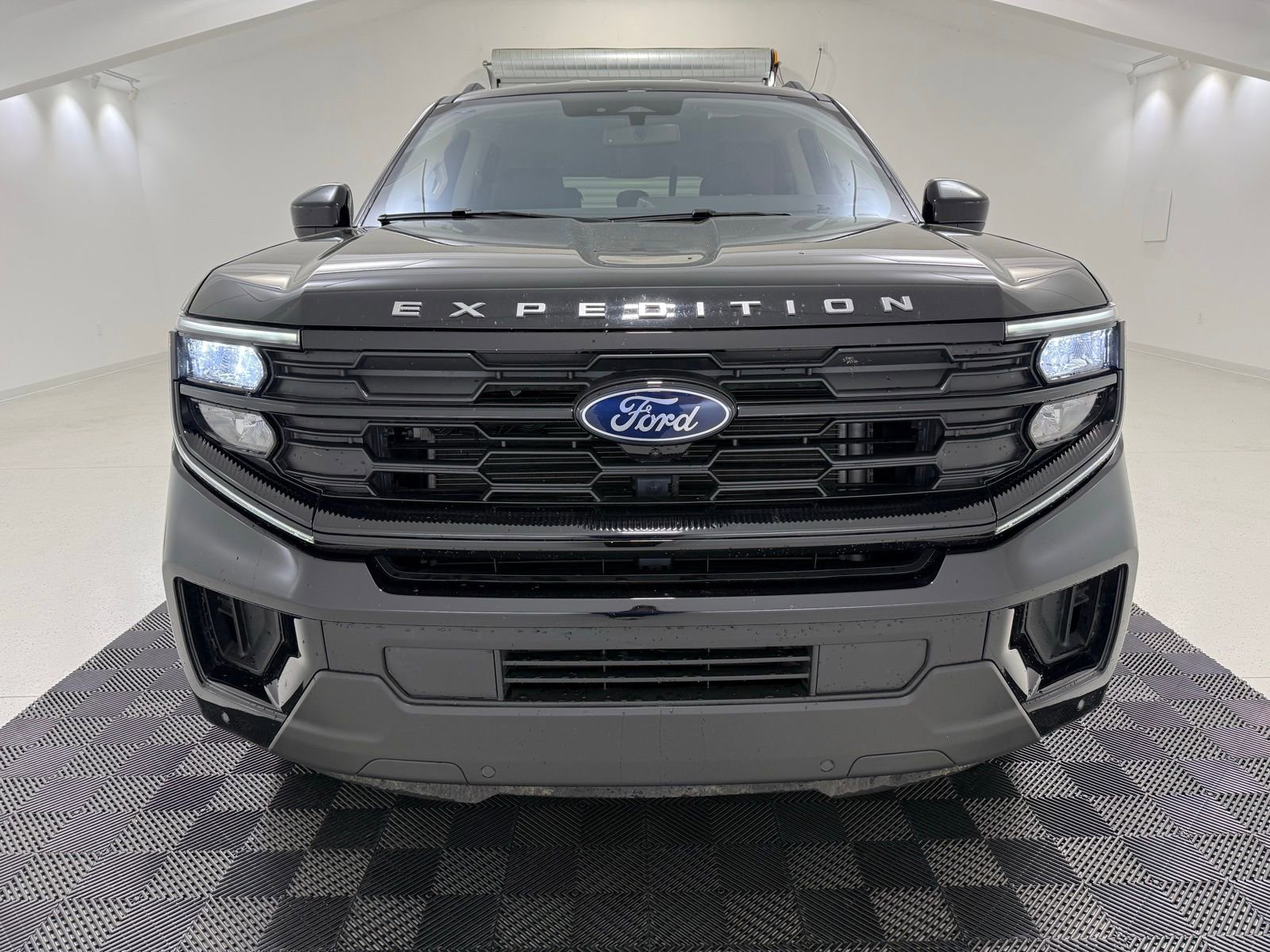 Used 2025 Ford Expedition Active image 2