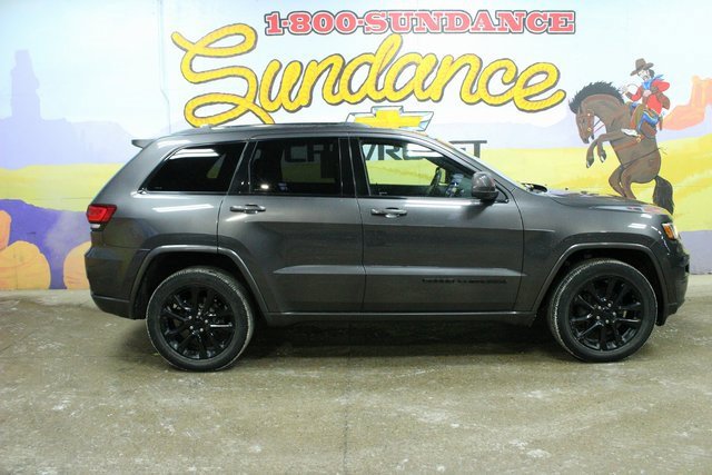 Used 2020 Jeep Grand Cherokee Altitude image 1