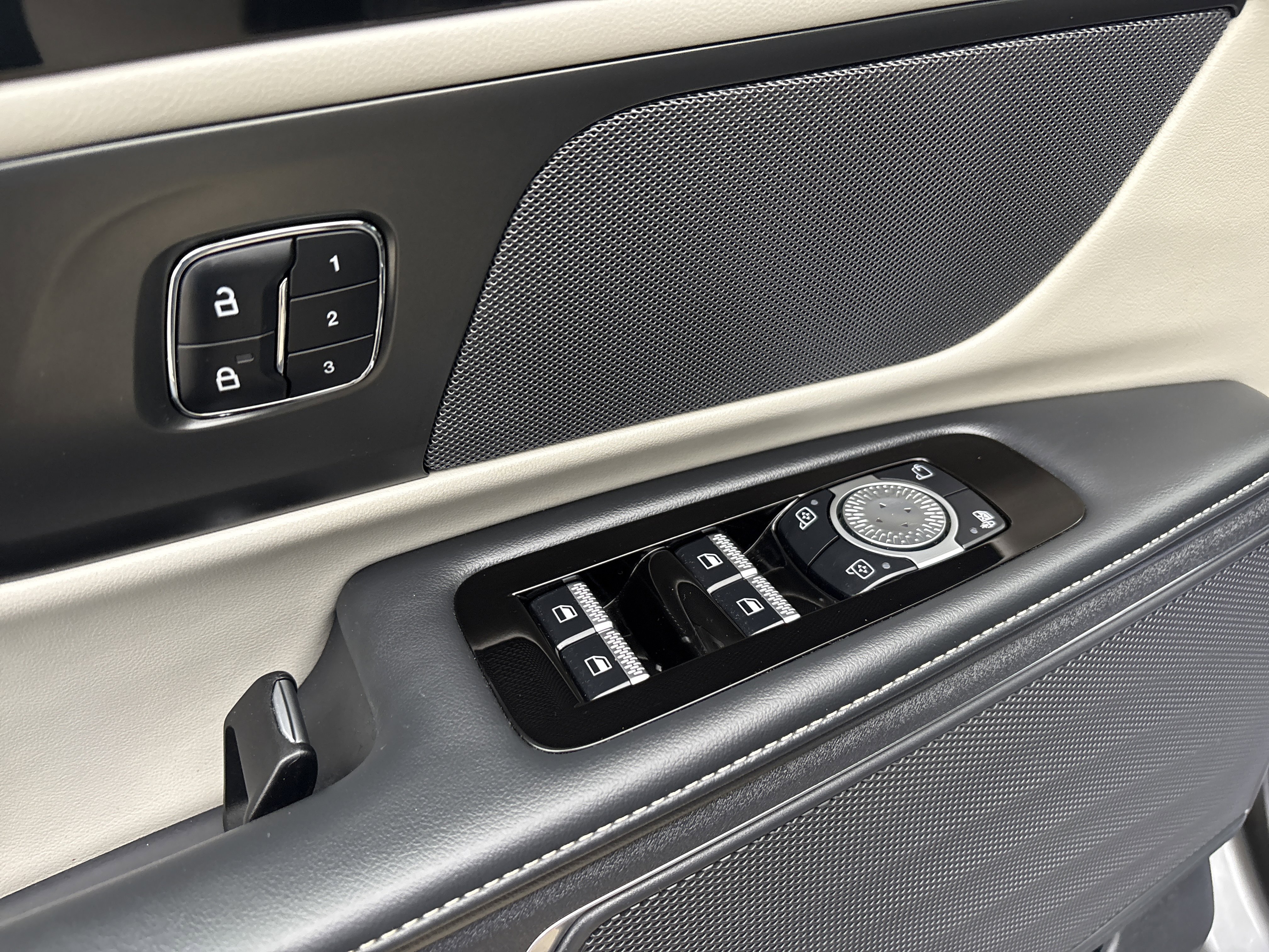 Used 2024 Lincoln Nautilus Premier AWD/4WD image 13