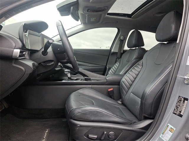 Used 2023 Hyundai Elantra Limited image 13