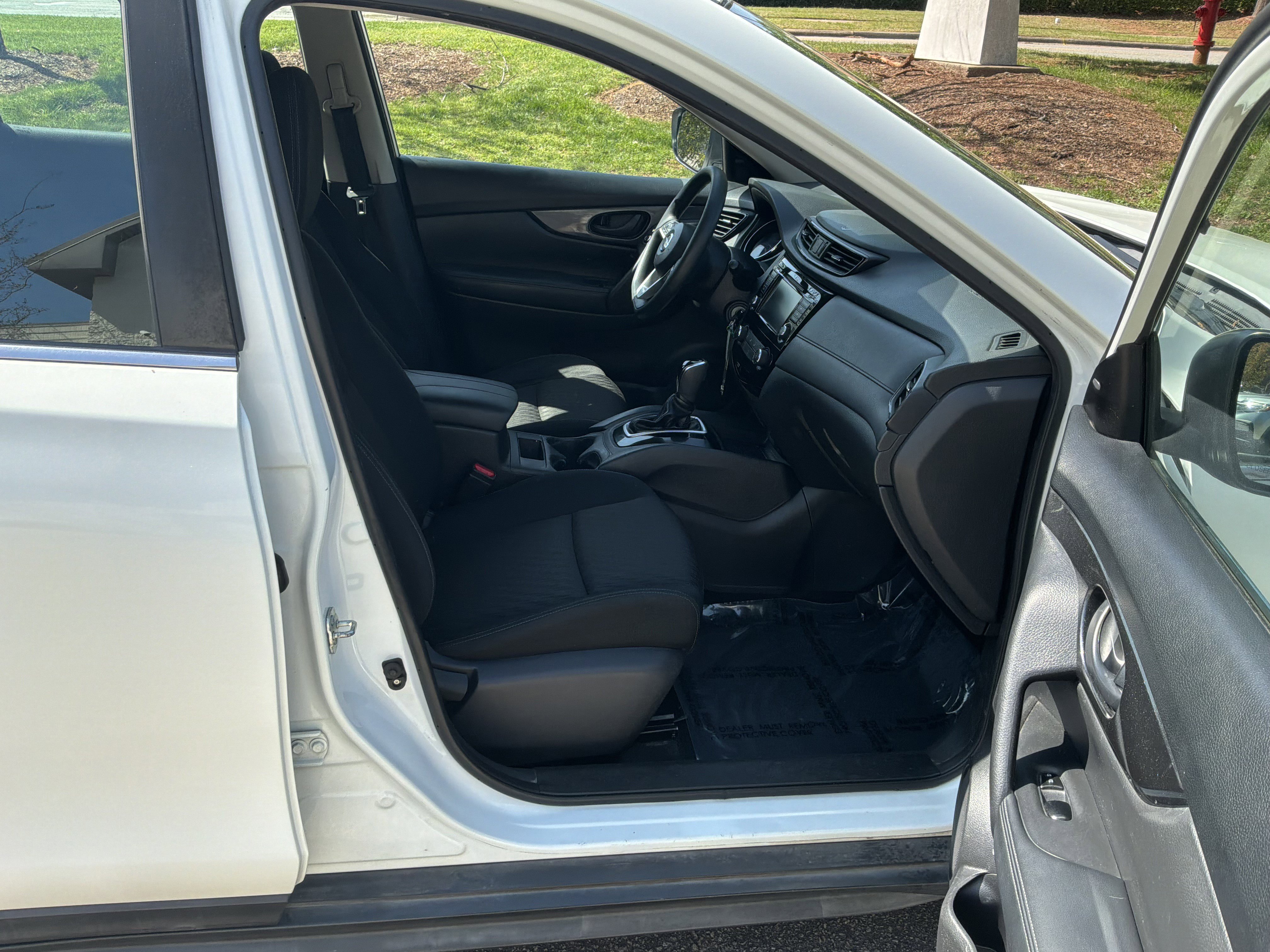 Used 2019 Nissan Rogue S image 36