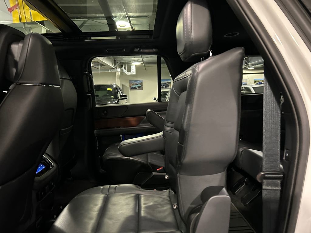 Used 2022 Lincoln Navigator L Reserve w/ Monochromatic Package AWD/4WD image 24