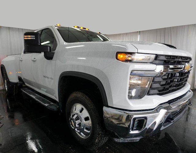 New 2026 Chevrolet Silverado 3500 LT image 2