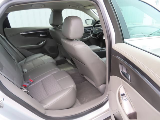 Used 2015 Chevrolet Impala LT w/ Convenience Package FWD image 25