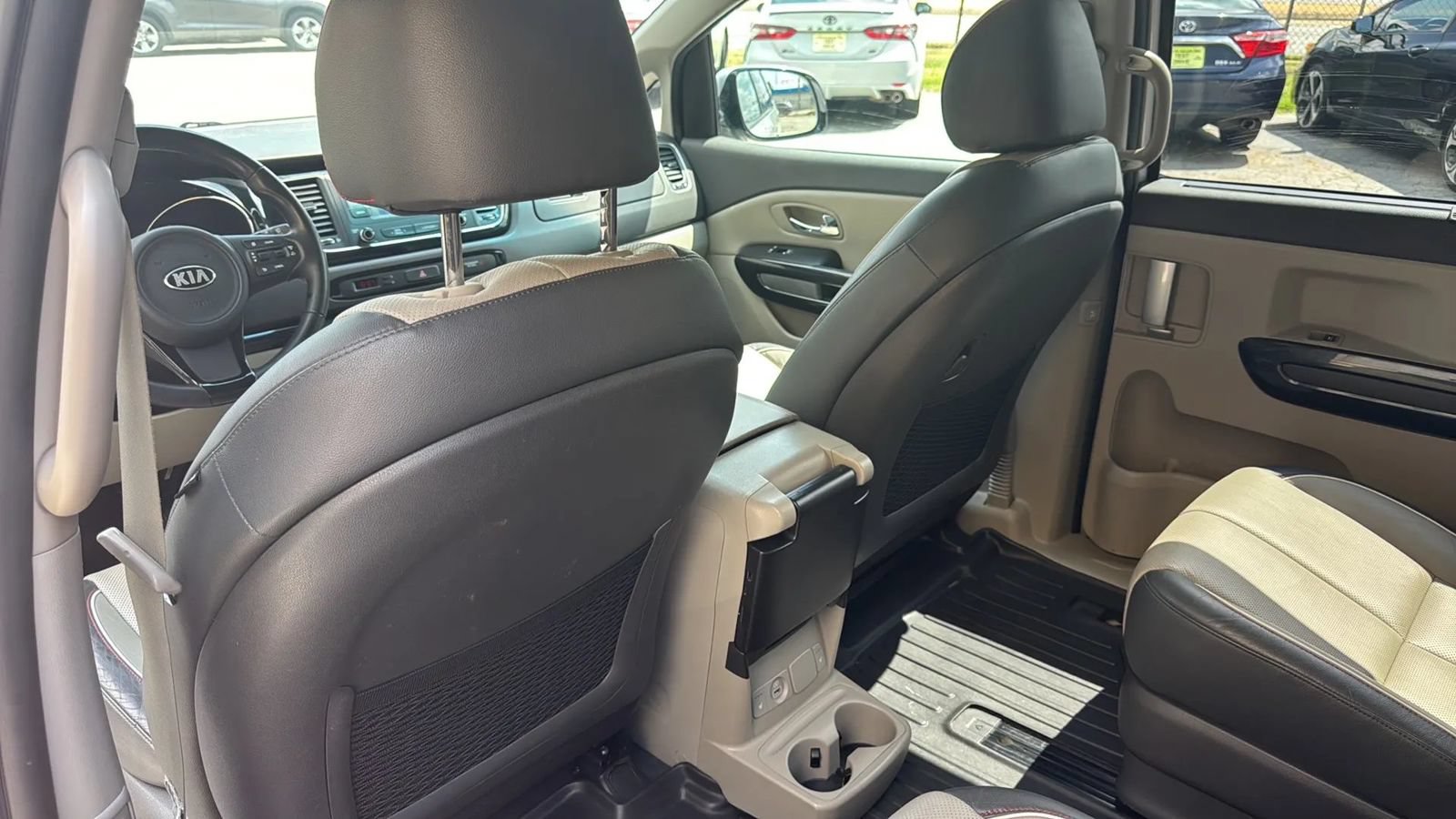 Used 2016 Kia Sedona EX FWD image 15