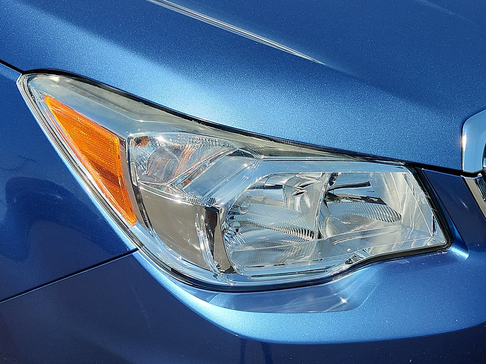Used 2015 Subaru Forester 2.5i Premium w/ All-Weather Package AWD/4WD image 9