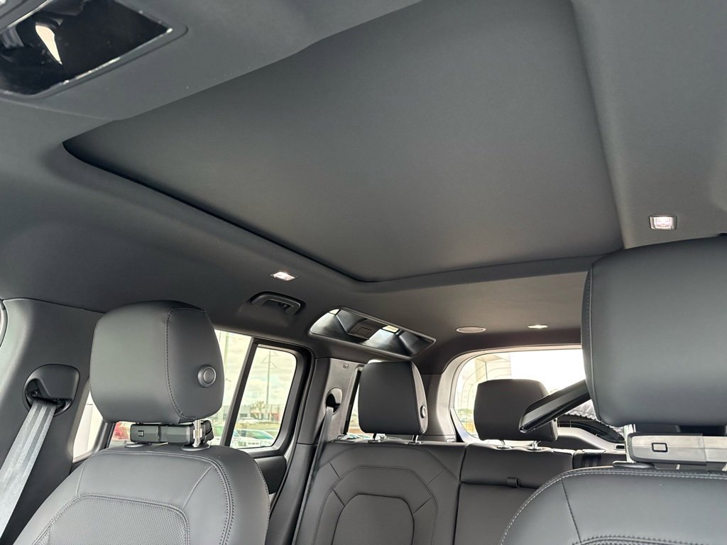 New 2026 Land Rover Defender 110 X-Dynamic SE image 5