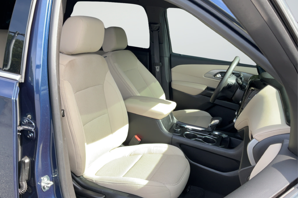 Used 2023 Chevrolet Traverse LS FWD image 19