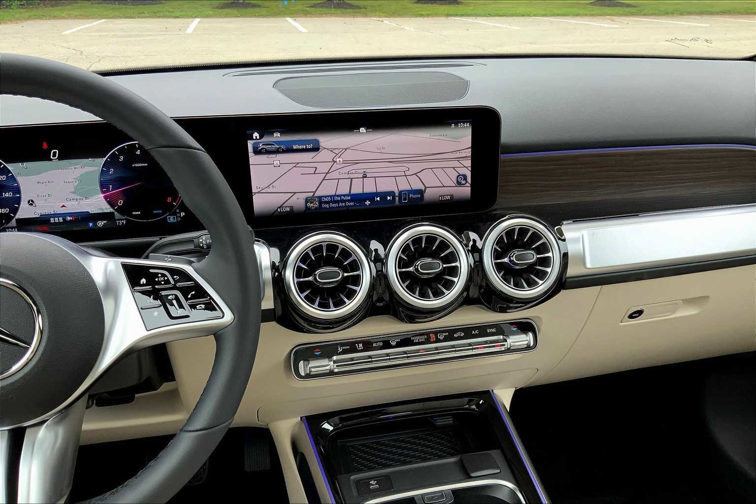 New 2025 Mercedes-Benz GLB 250 4MATIC image 6