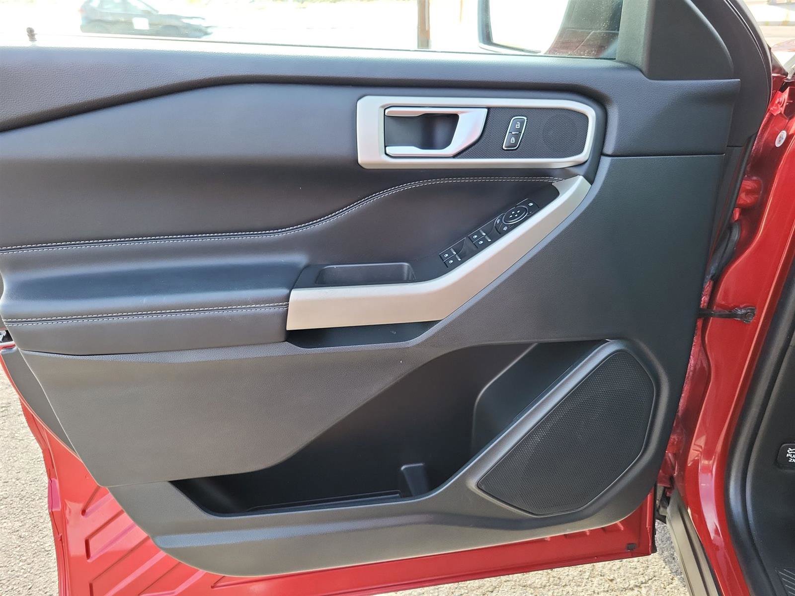 Used 2023 Ford Explorer XLT image 21