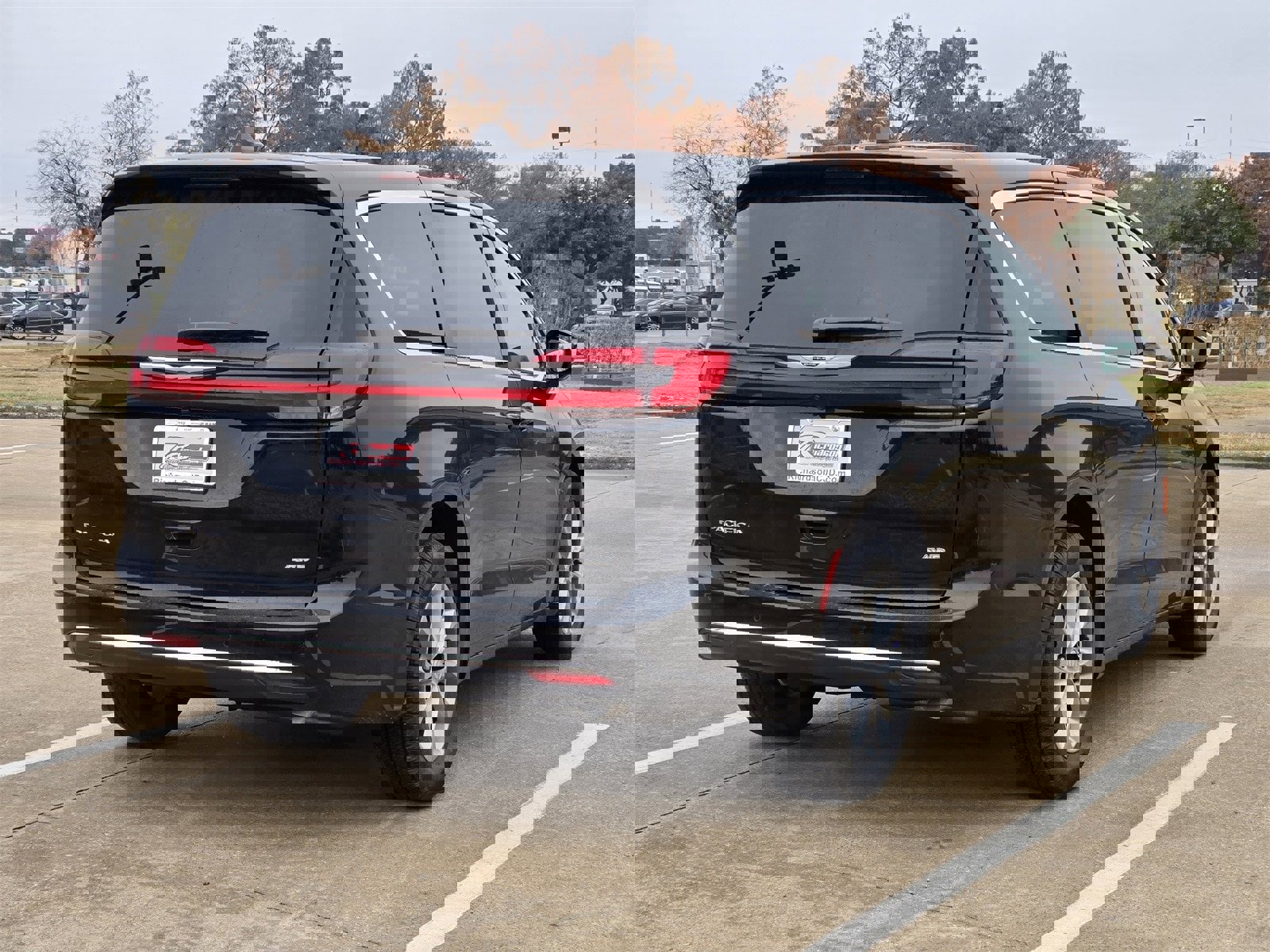 New 2026 Chrysler Pacifica Select image 4