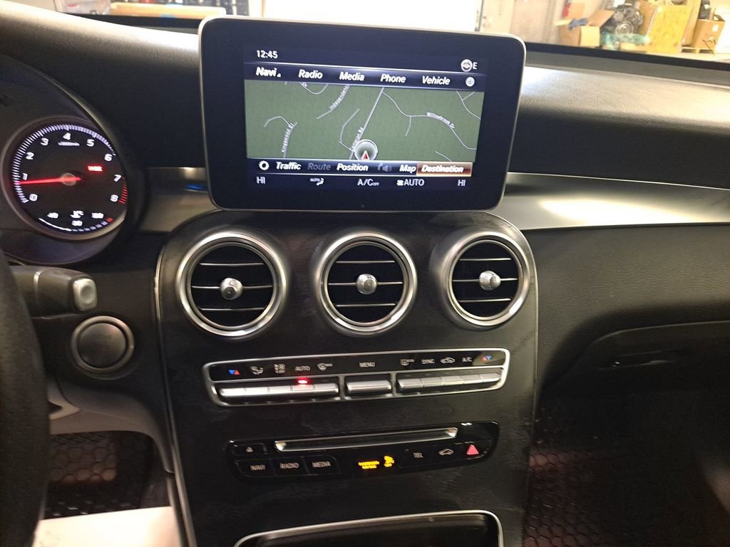Used 2017 Mercedes-Benz GLC 300 4MATIC Coupe image 17