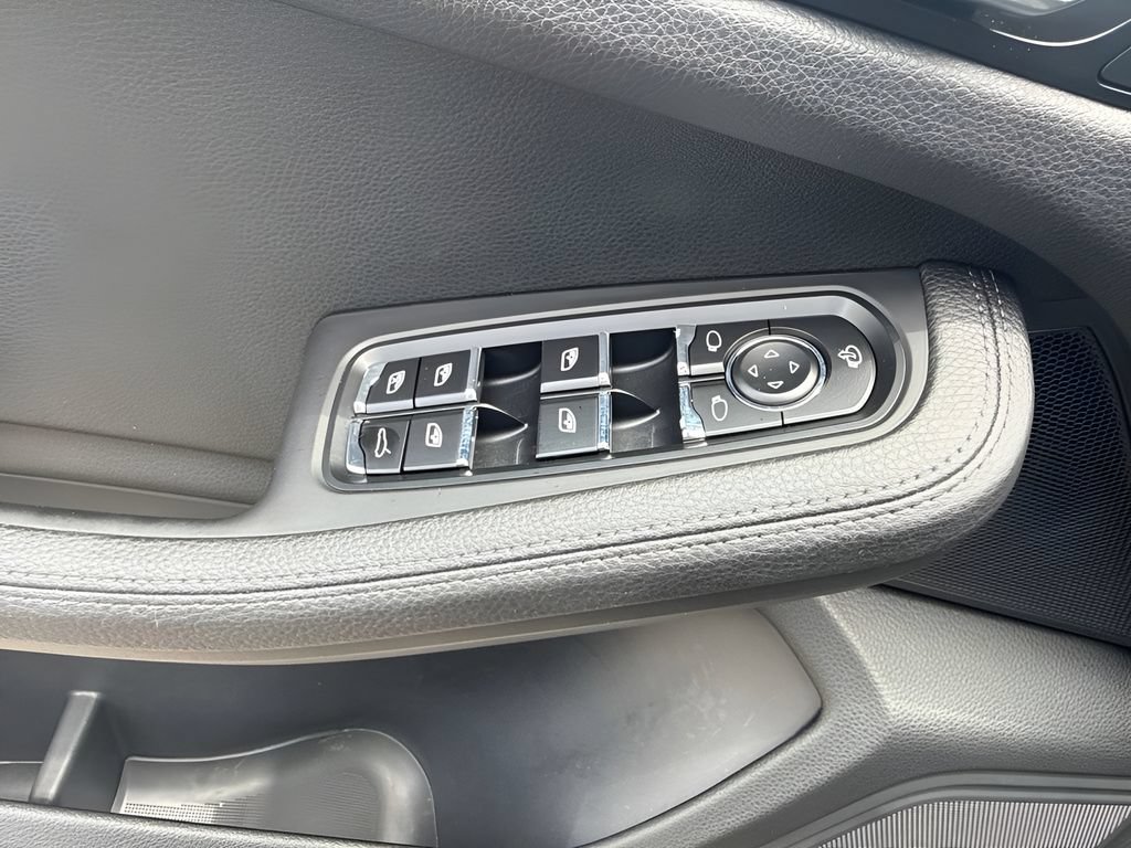 Used 2023 Porsche Macan Turbo AWD/4WD image 59