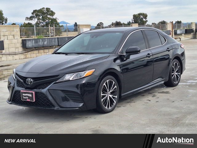 Used 2019 Toyota Camry SE image 1