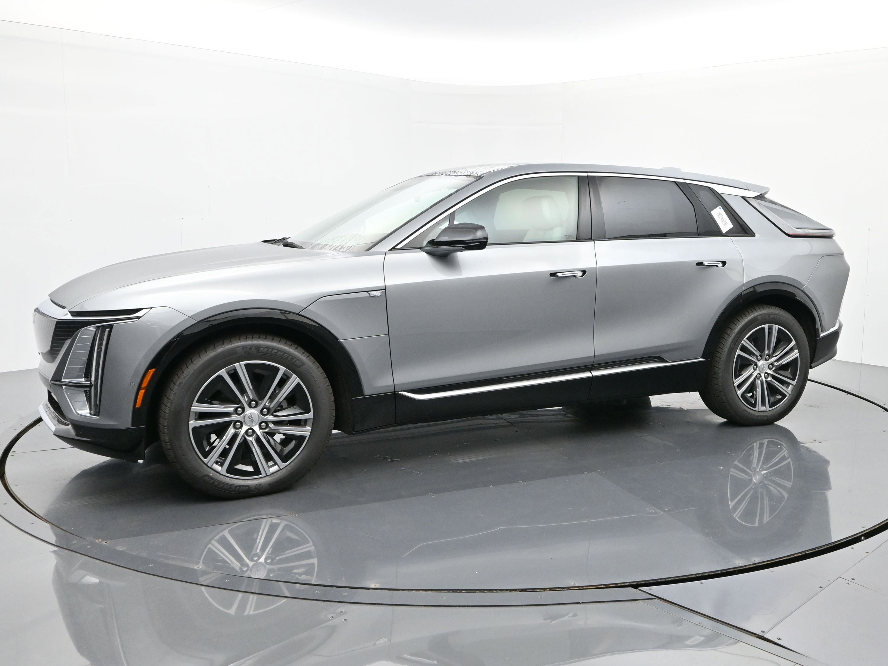 New 2026 Cadillac Lyriq Luxury image 2