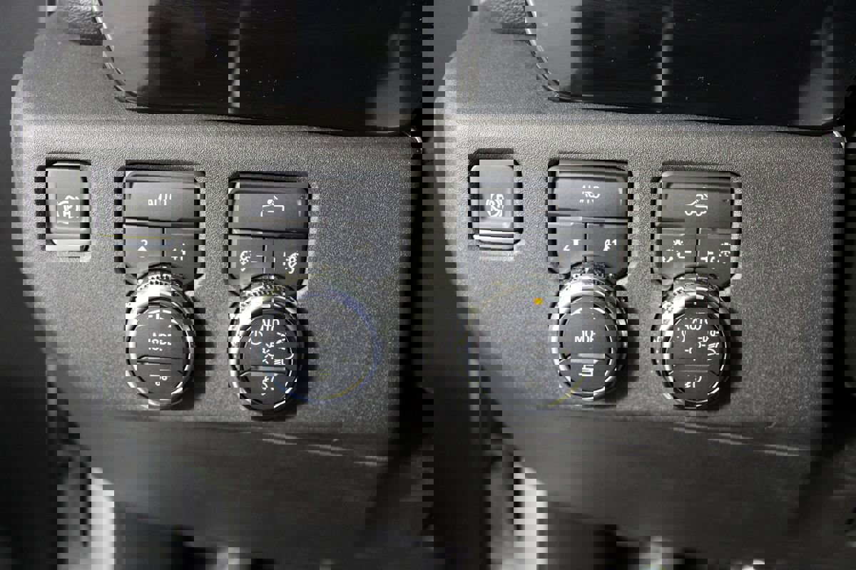 Used 2025 GMC Sierra 1500 Elevation image 13