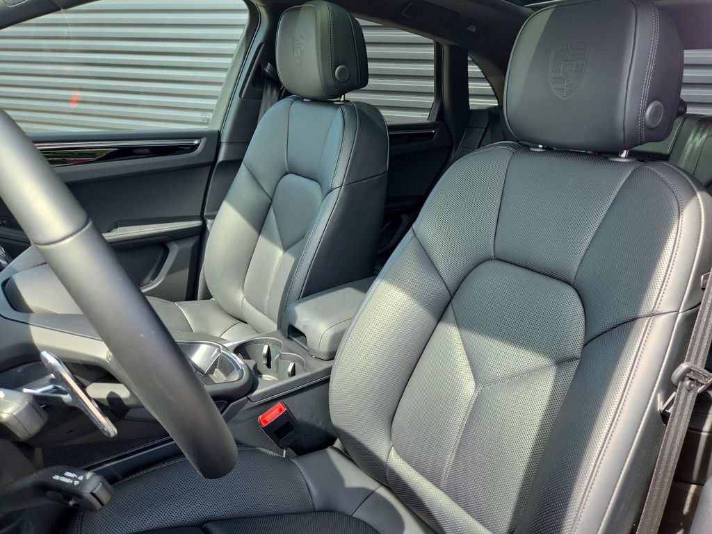 Certified 2026 Porsche Macan AWD/4WD image 5