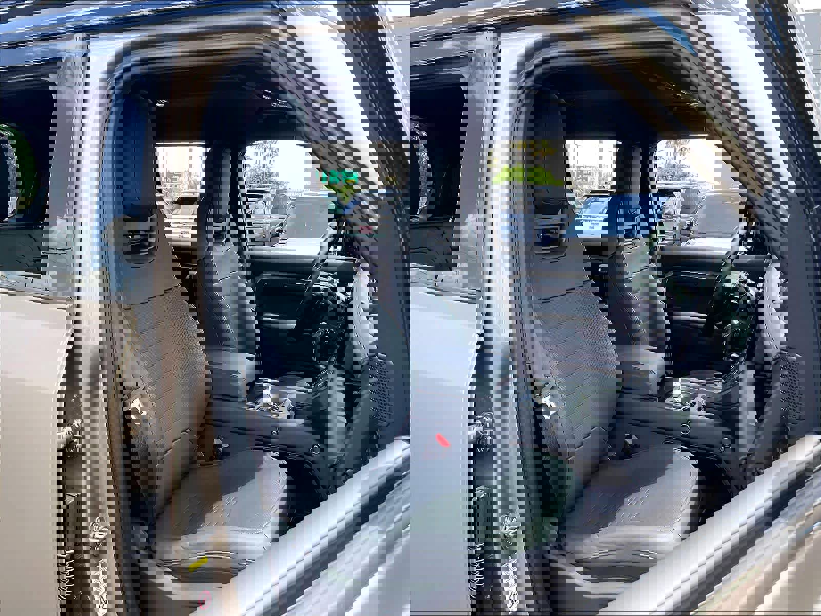 Used 2025 Land Rover Defender 110 AWD/4WD image 9