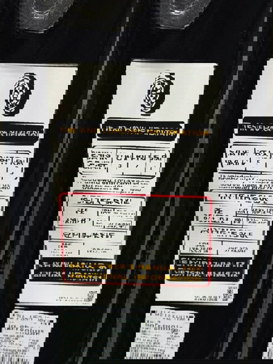 Used 2018 Bentley Bentayga image 58