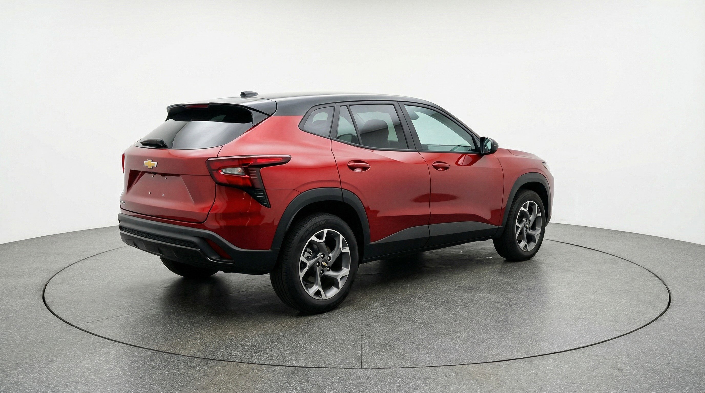 Used 2025 Chevrolet Trax LT FWD image 9