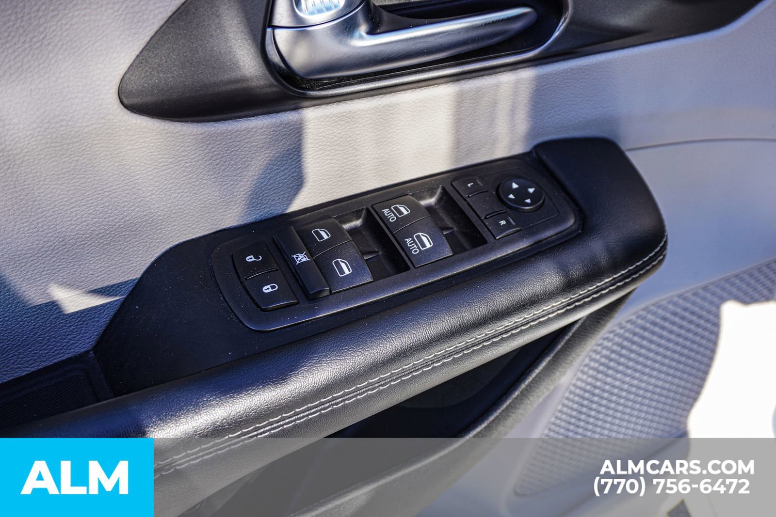 Used 2024 Chrysler Pacifica Select image 55