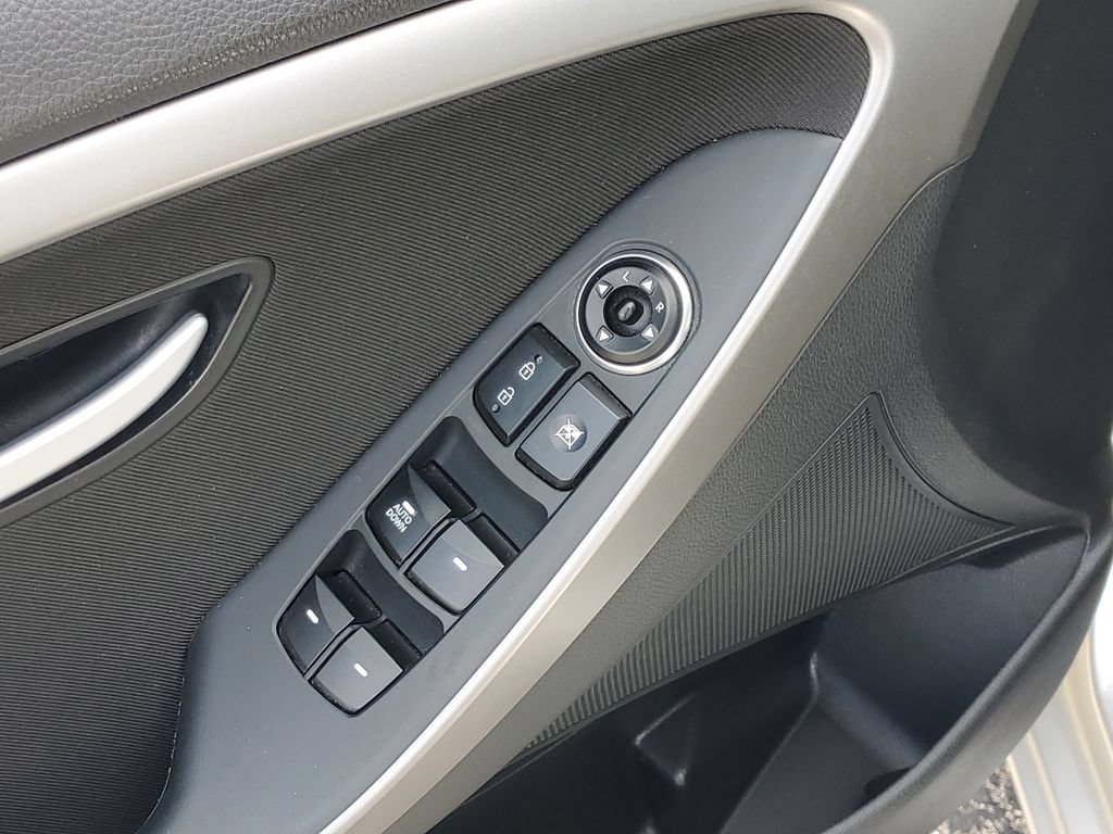 Used 2017 Hyundai Elantra GT FWD image 19